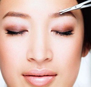 Eyebrow Shaping（修眉）